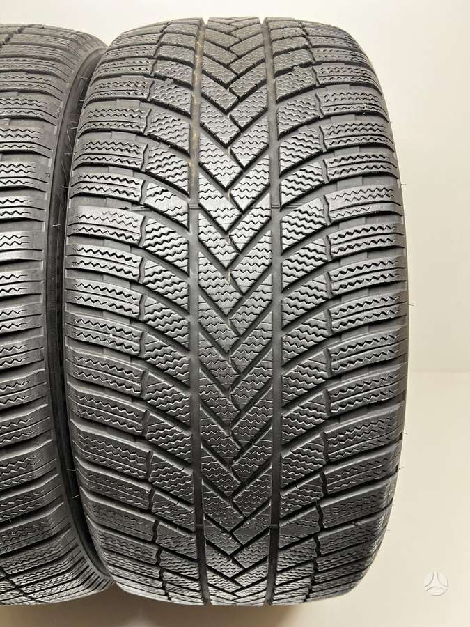 Bridgestone Blizzak LM005 2023m, winter 285/40 R22
