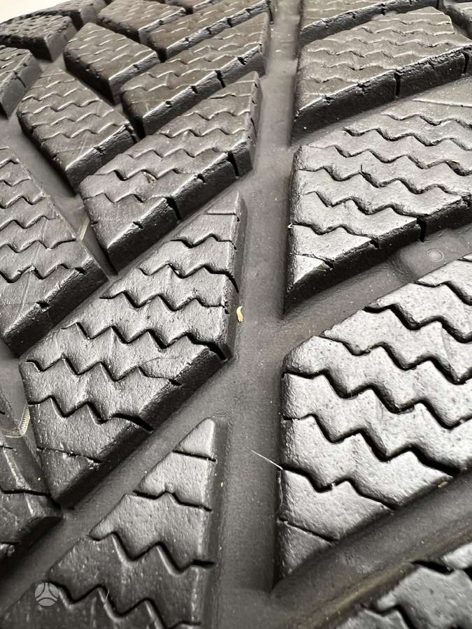 Bridgestone Blizzak LM005 2023m, winter 285/40 R22