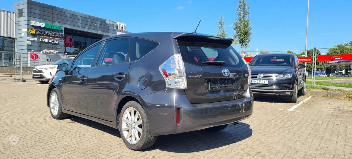 Toyota Prius+ - 5
