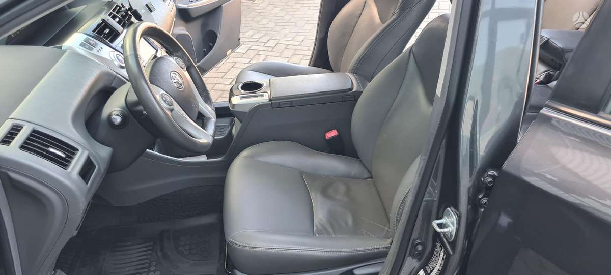 Toyota Prius+ - 8