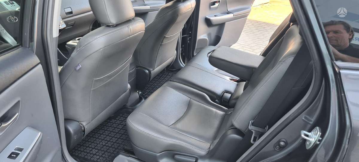 Toyota Prius+ - 9