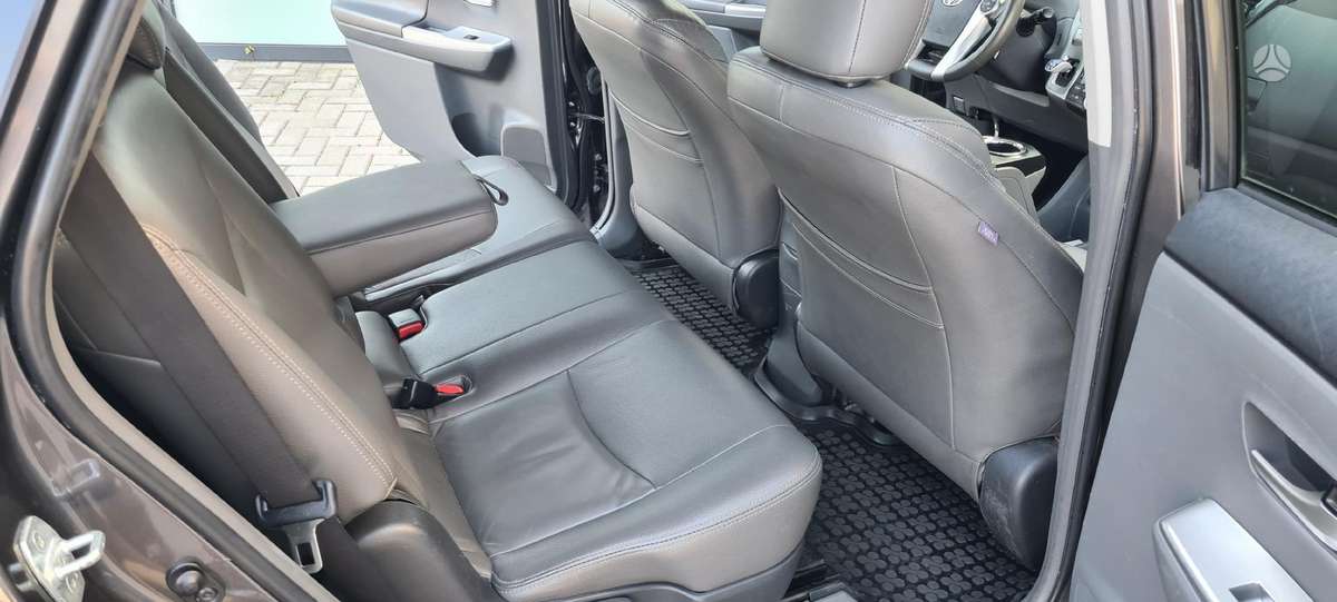 Toyota Prius+ - 10