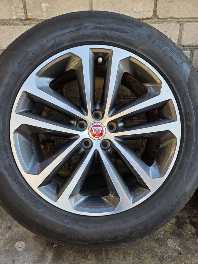 Jaguar F-Pace, light alloy, R19