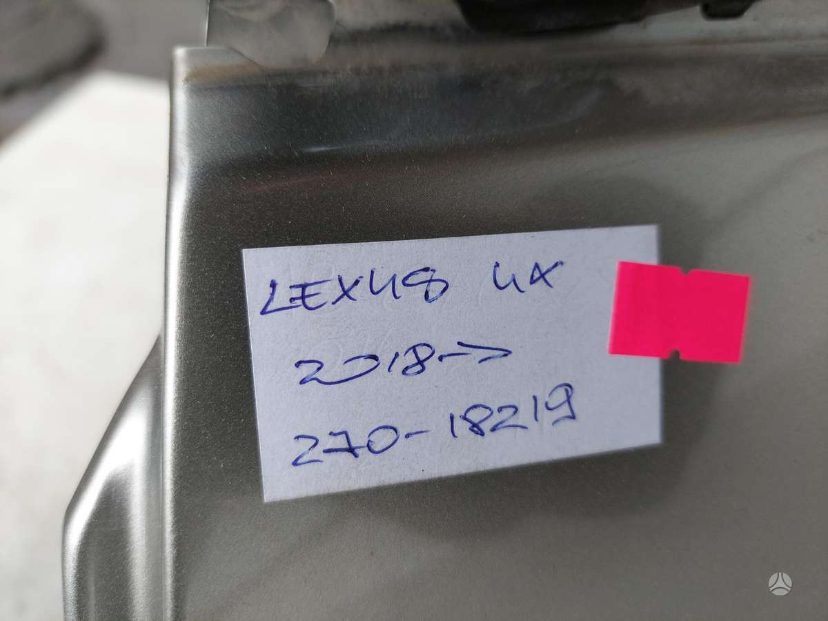 Lexus UX klasė Cen18231