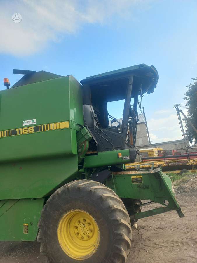 John Deere 1166
