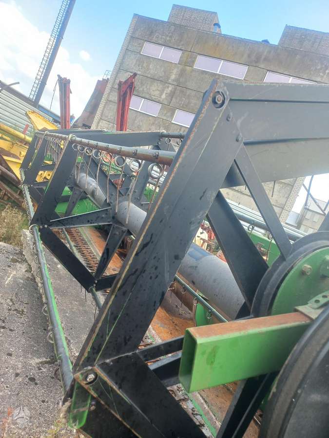 John Deere 1166