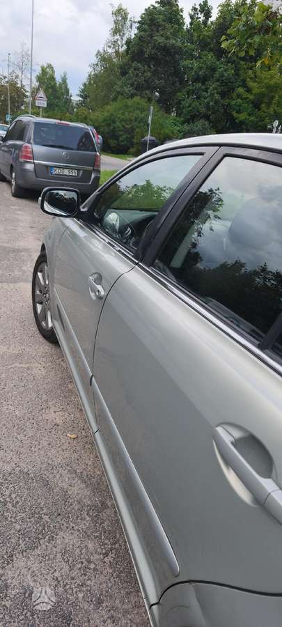 Toyota Avensis - 4
