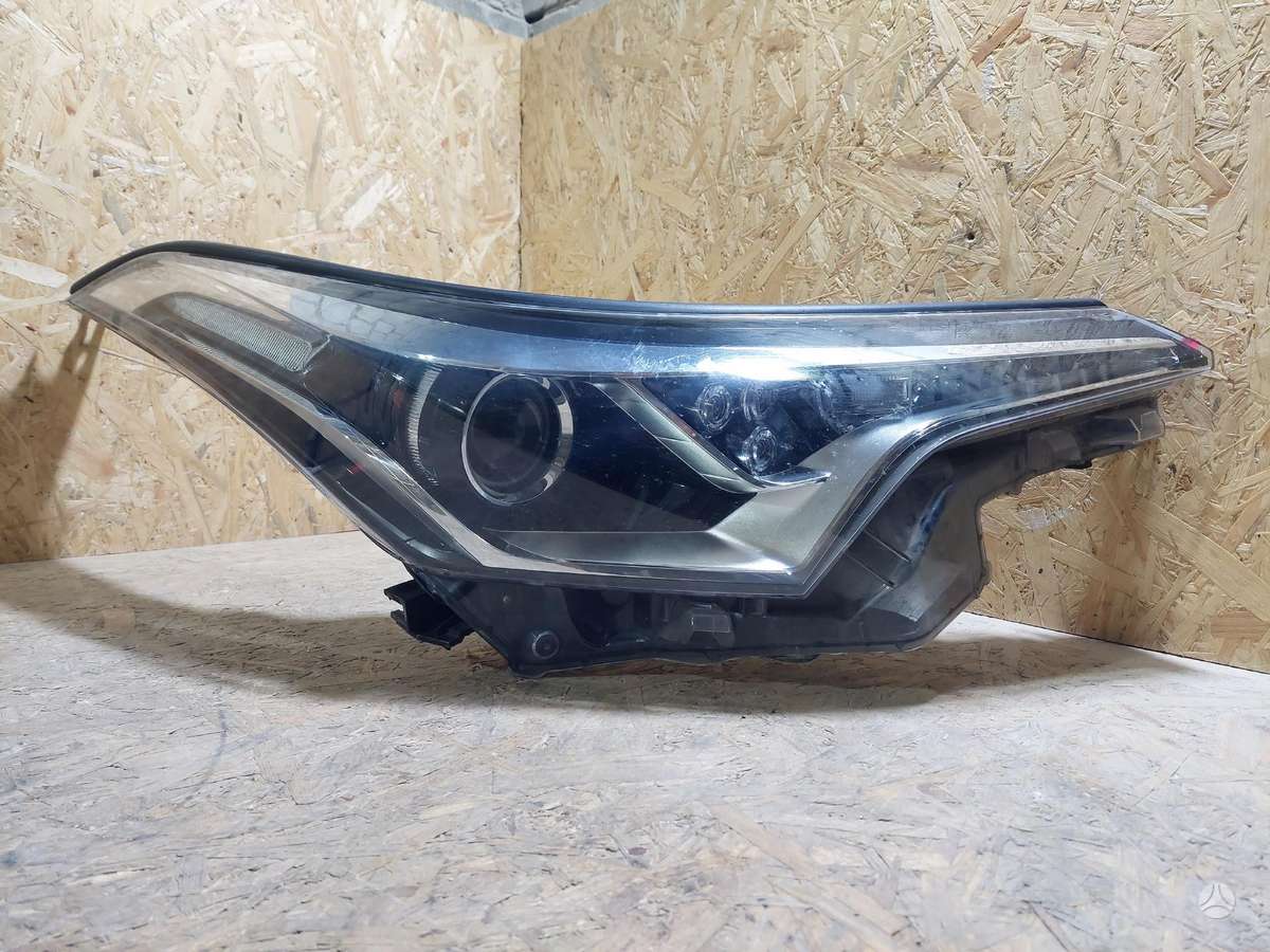 Toyota C-HR, 81110F4031, Cen18939