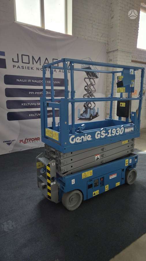 Genie 1930, scissor lift