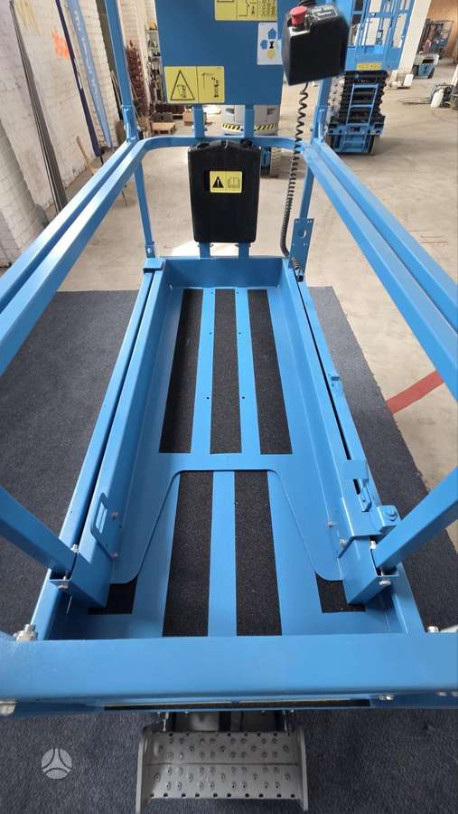 Genie 1930, scissor lift