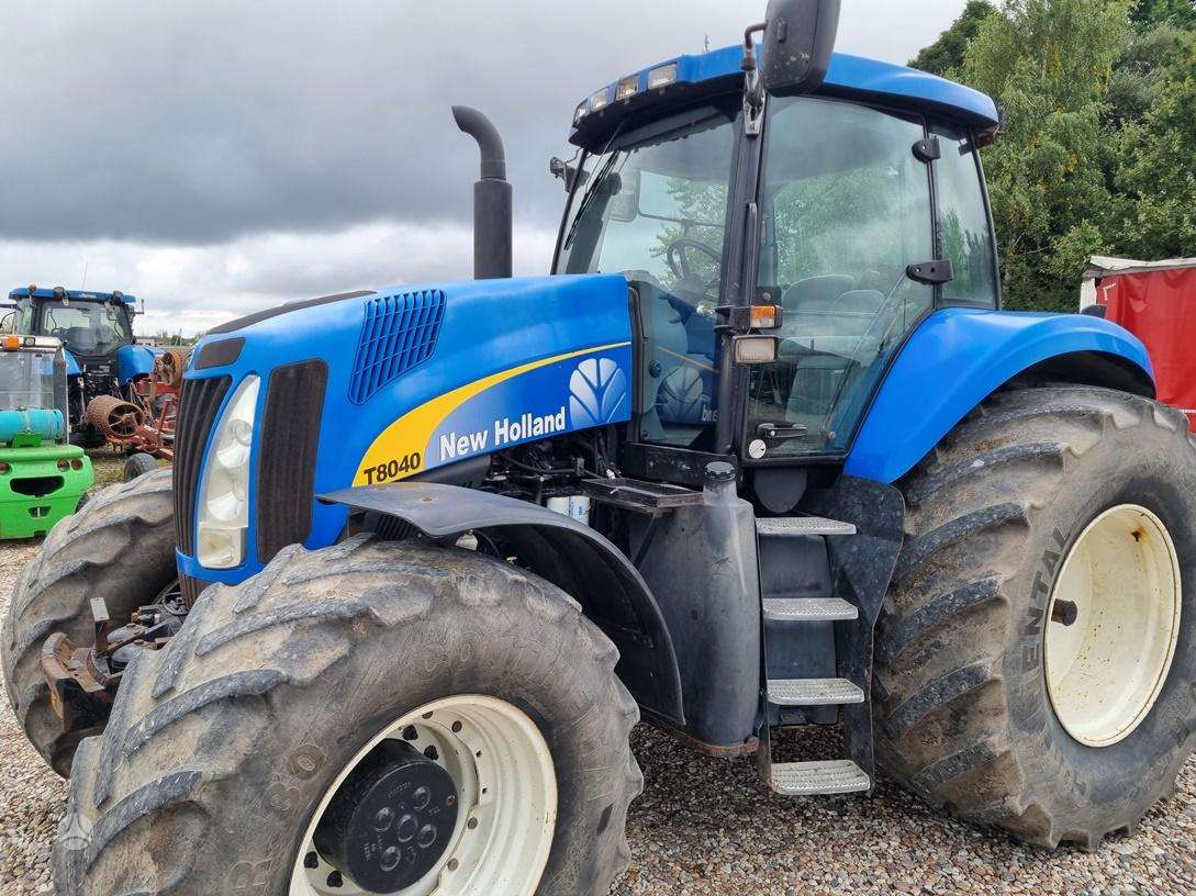 New Holland T8040, traktoriai