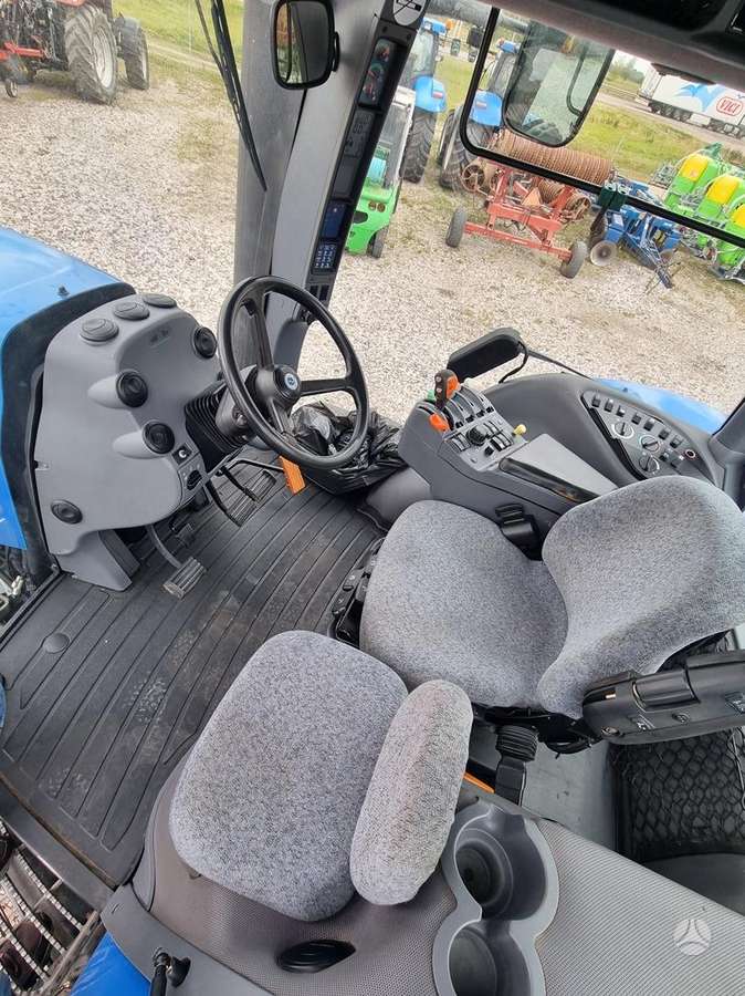 New Holland T8040, traktoriai