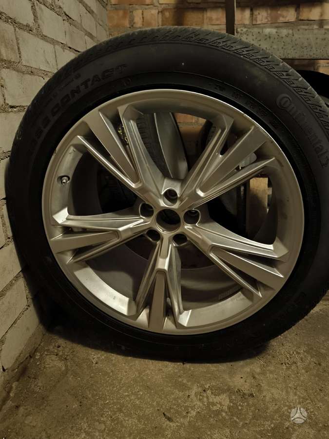 Audi Q8 salono detalės