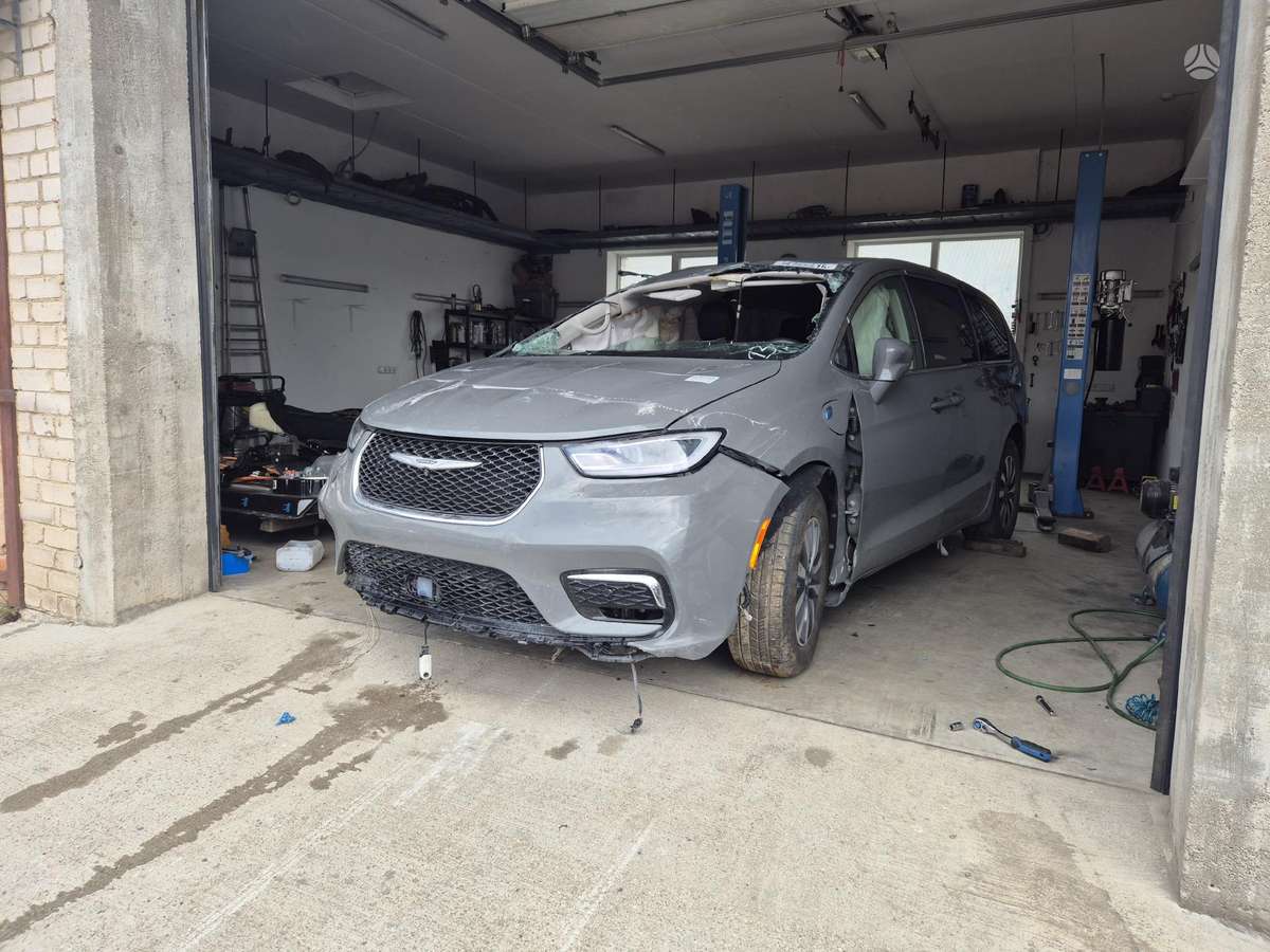 Chrysler Pacifica Rida 75tūkst