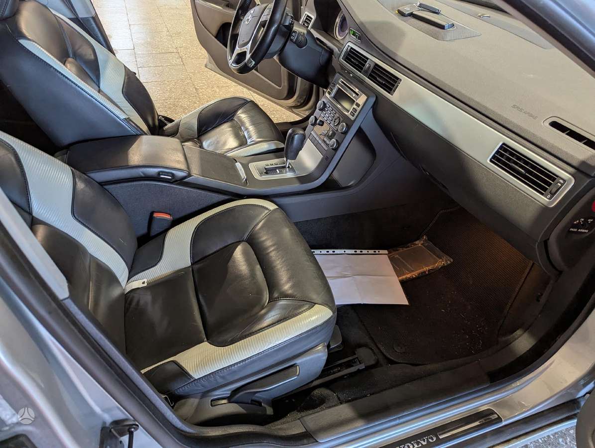 Volvo V70 Spalva 477 variklis b4204t6