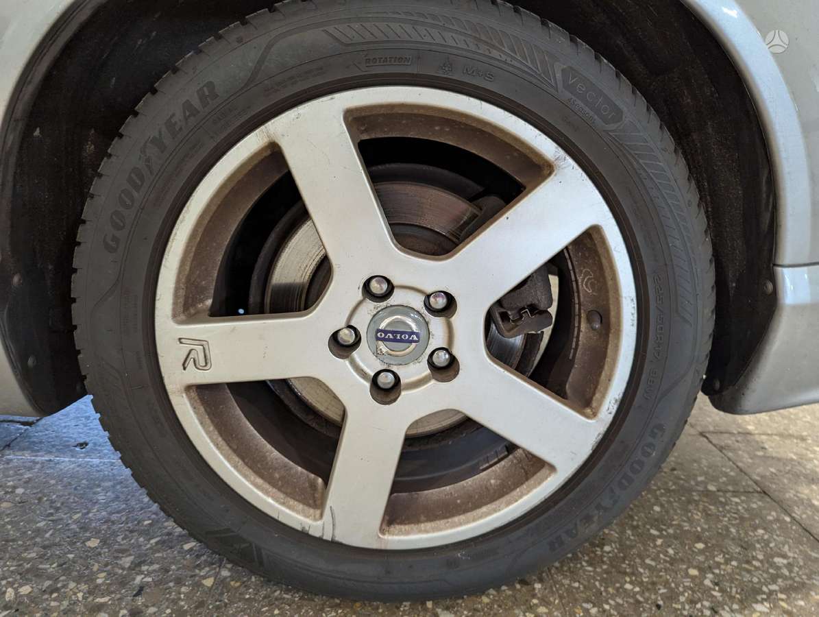 Volvo V70 Spalva 477 variklis b4204t6
