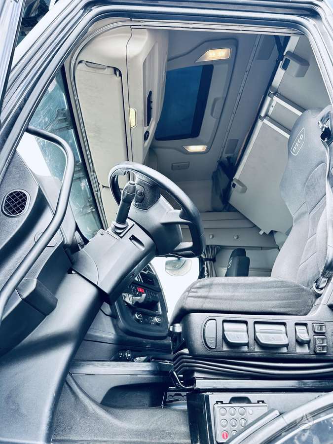 Iveco S-Way 480 Retarder, double sleeper