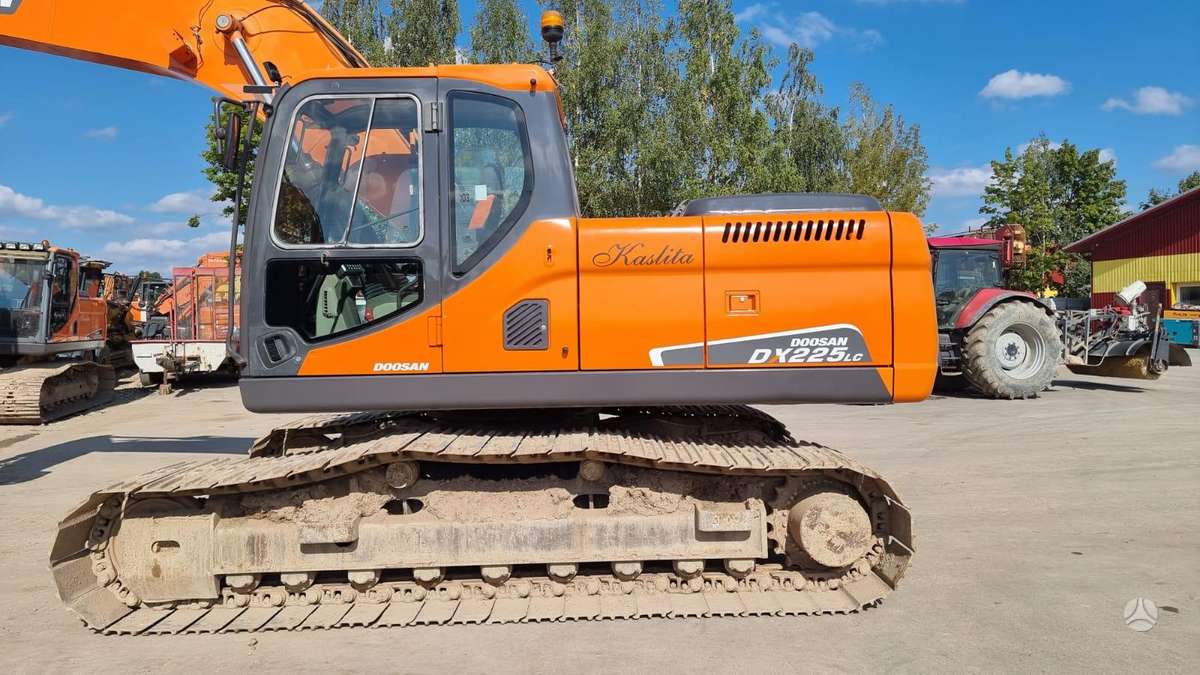Doosan DX 225, excavator