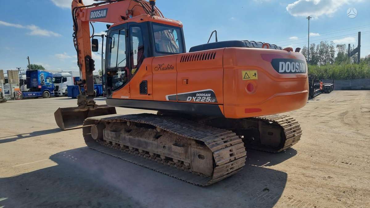 Doosan DX 225, excavator