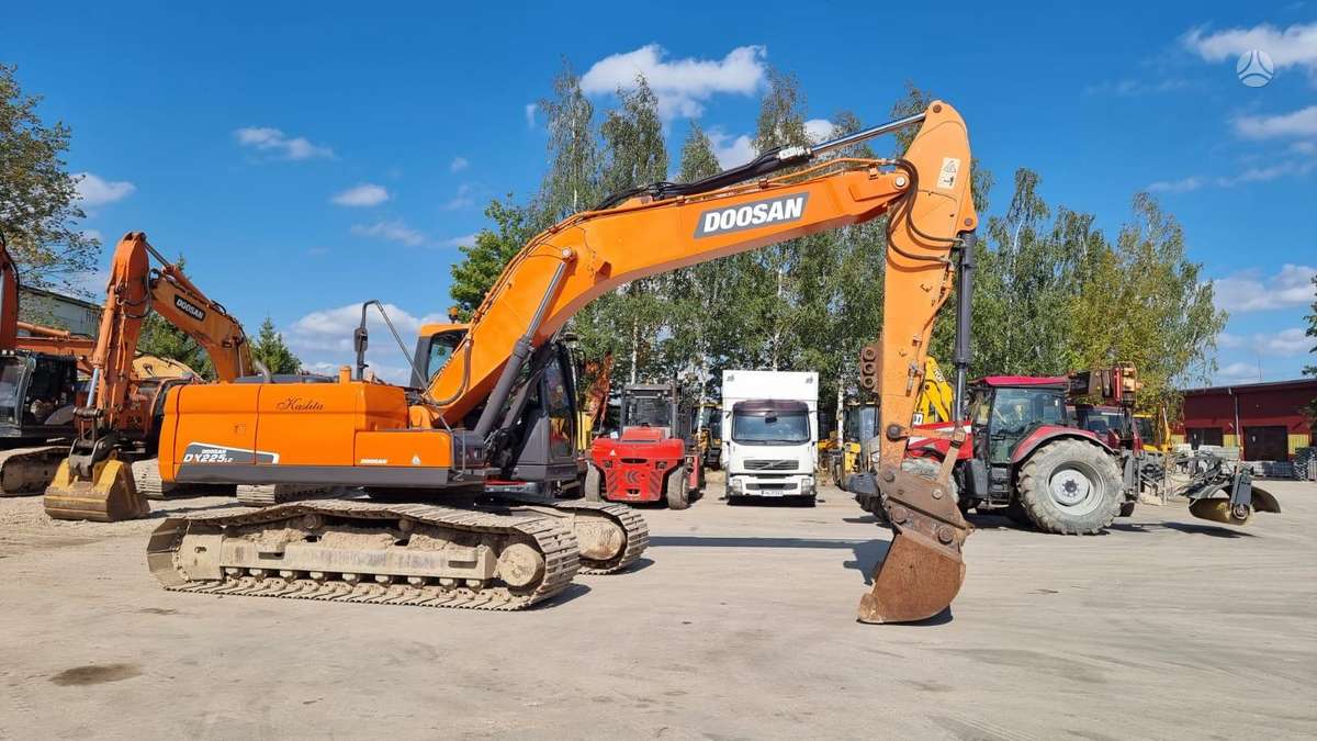 Doosan DX 225, excavator