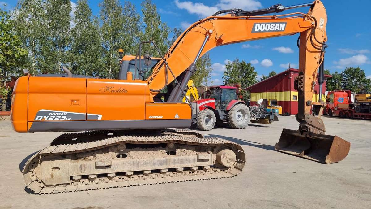 Doosan DX 225, excavator