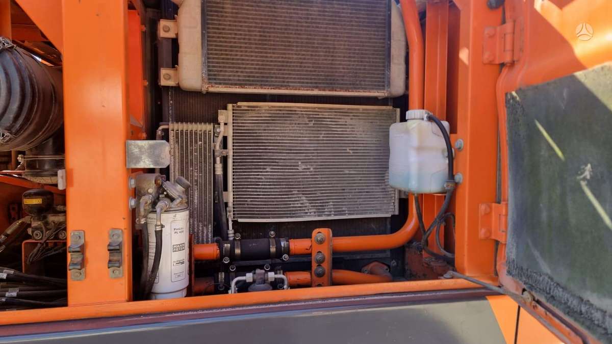 Doosan DX 225, excavator