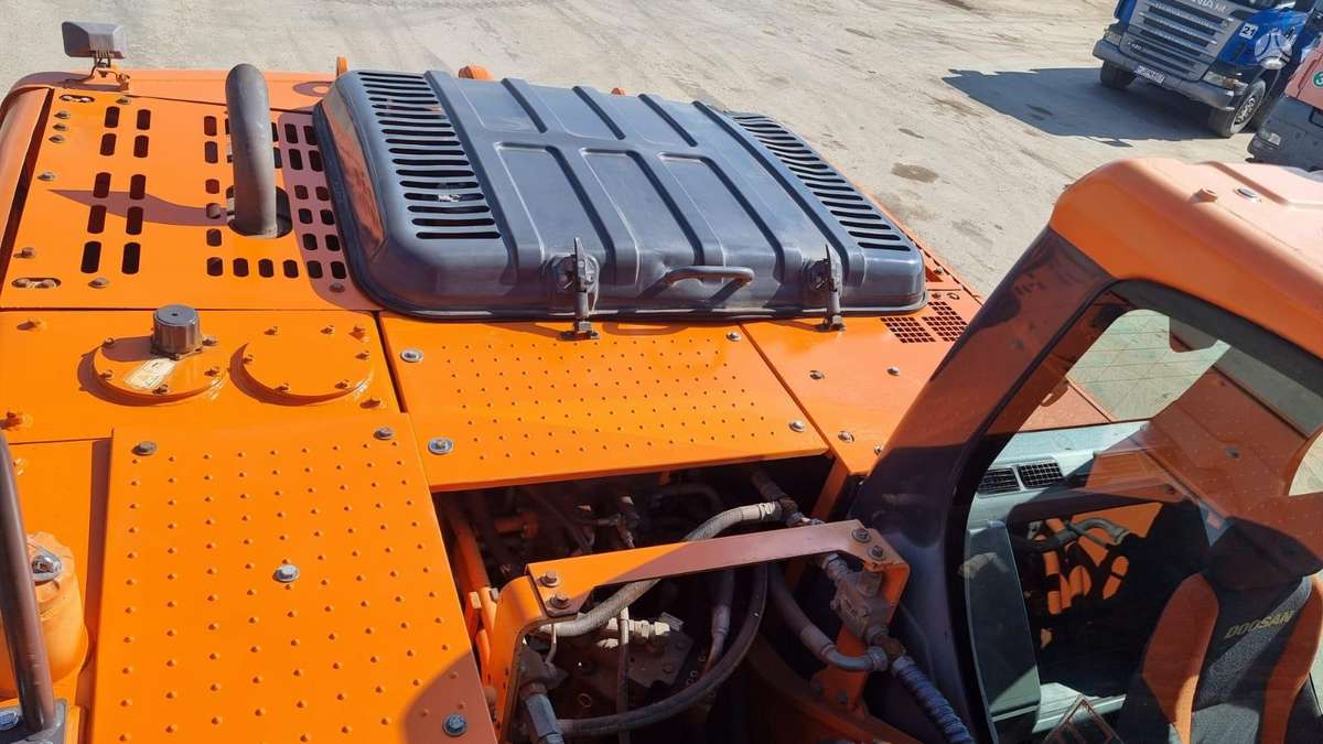 Doosan DX 225, excavator