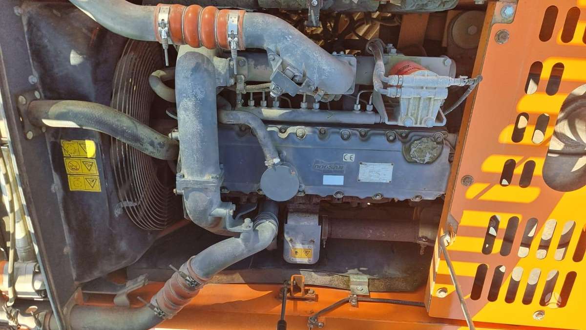 Doosan DX 225, excavator