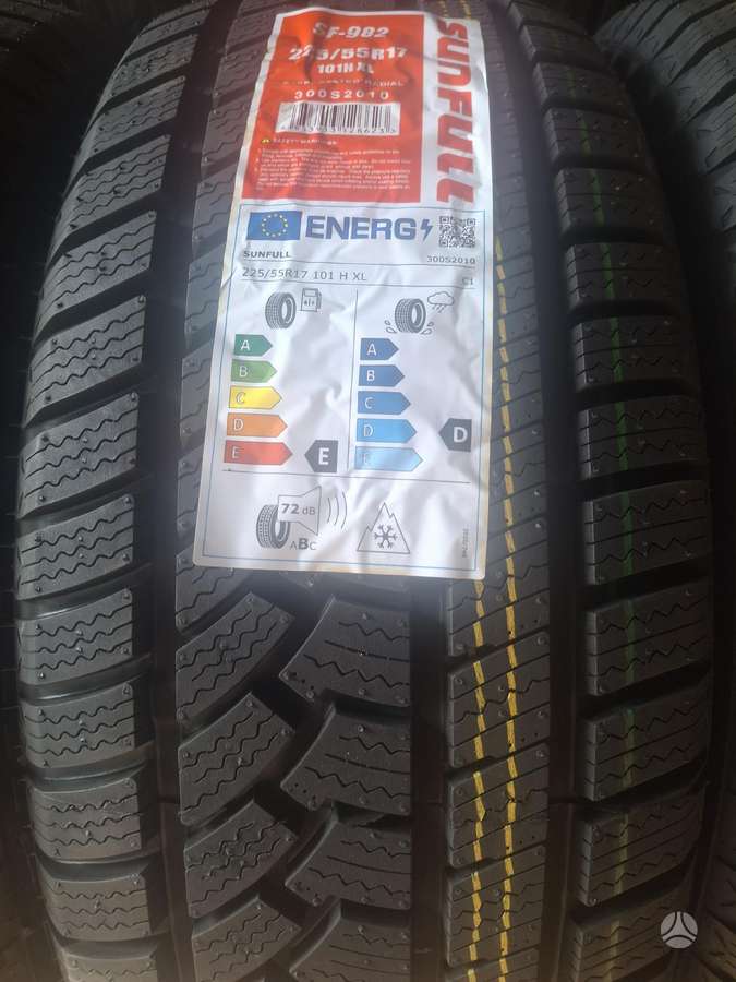 Sunfull SF982.2025m., winter 225/55 R17