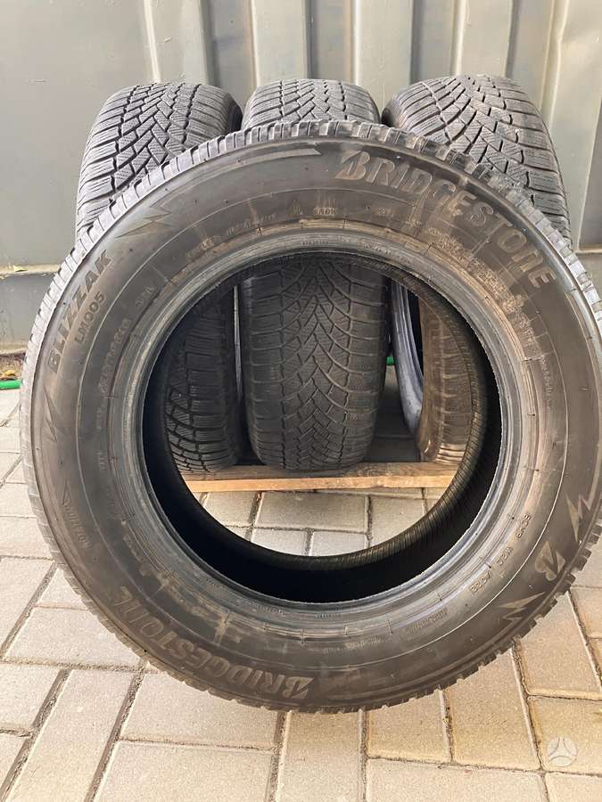 Bridgestone Blizzak LM005, winter 215/65 R16
