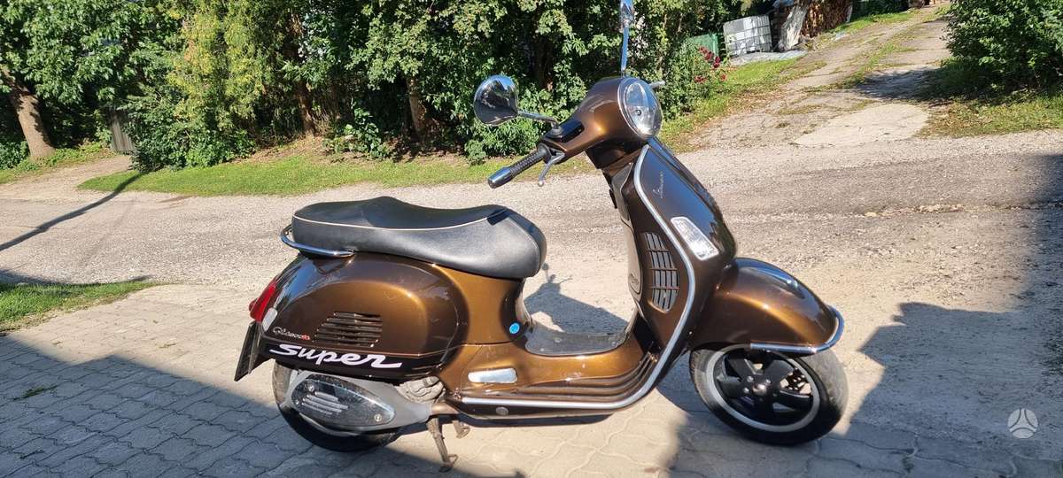 Piaggio Vespa 300cc, scooters / mopeds