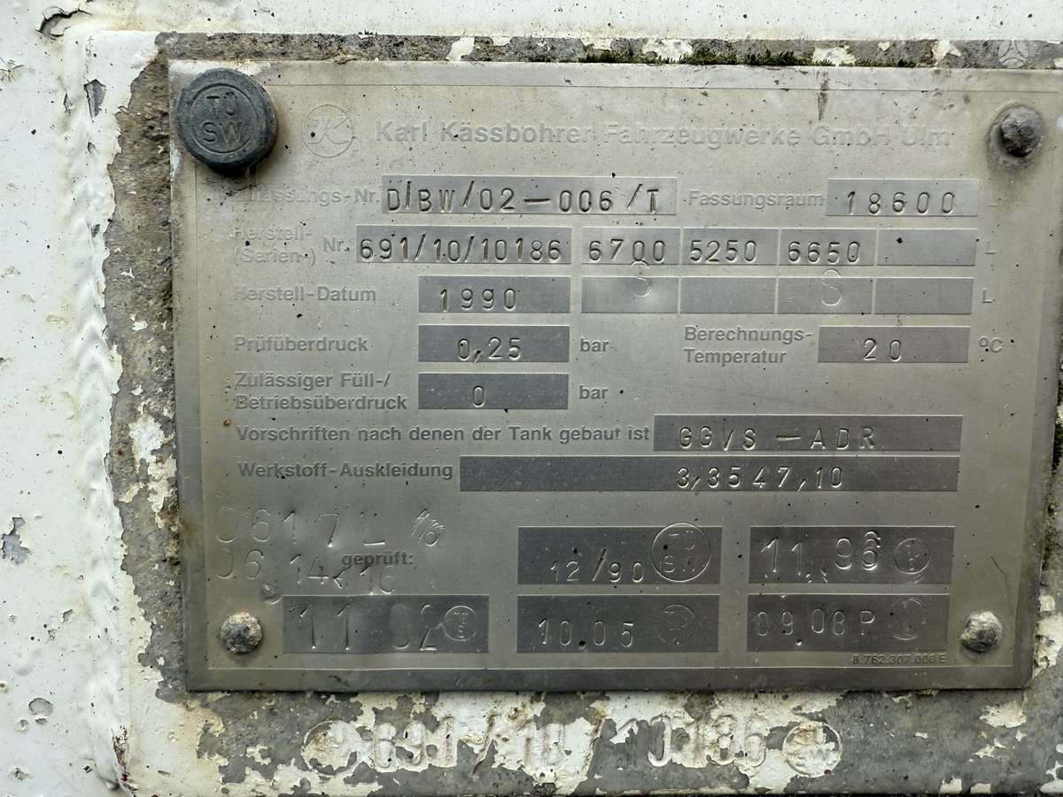 Kässbohrer 18 t, cisternas