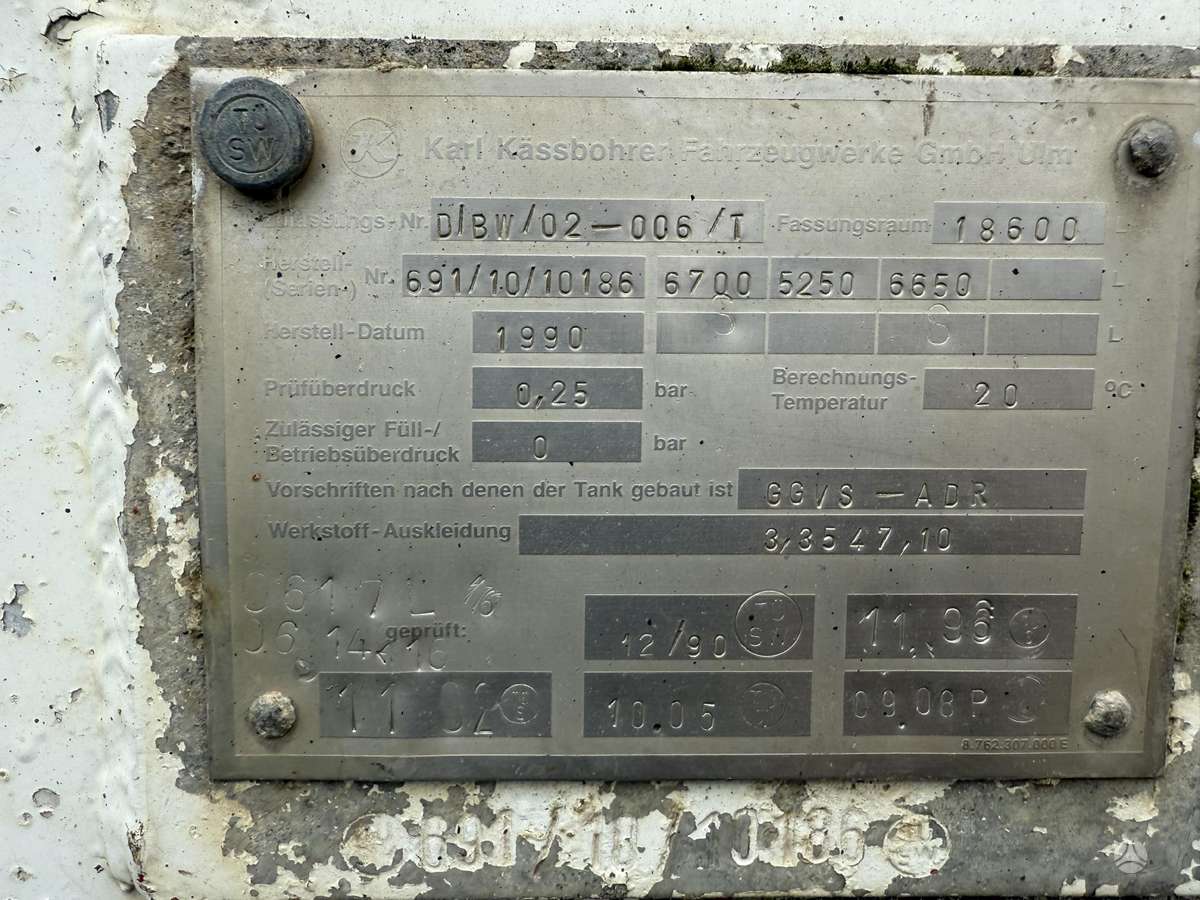 Kässbohrer 18 t, tanker