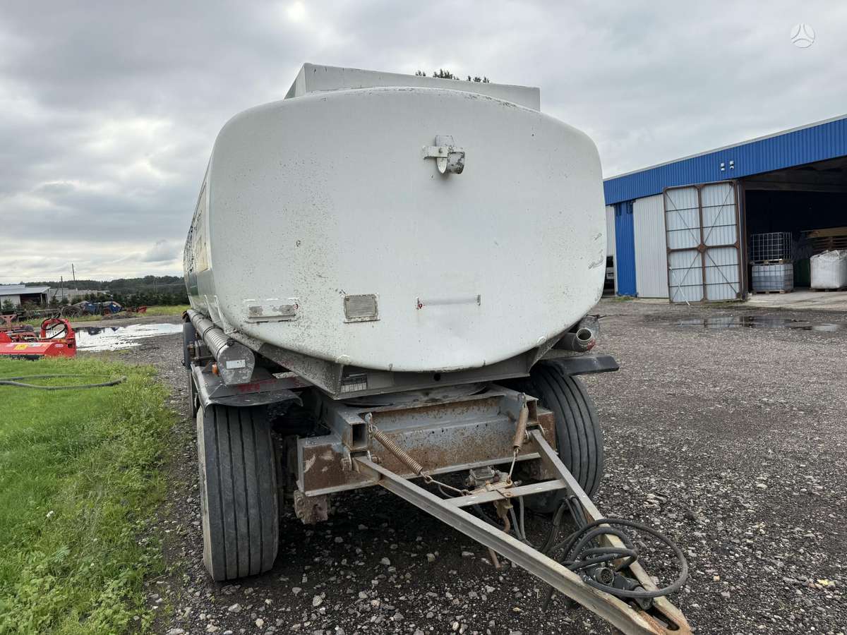 Kässbohrer 18 t, tanker