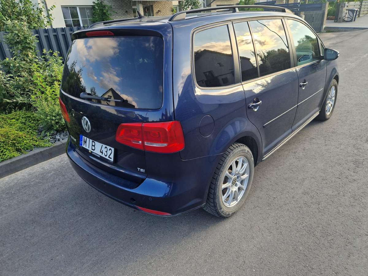 Volkswagen Touran - 4