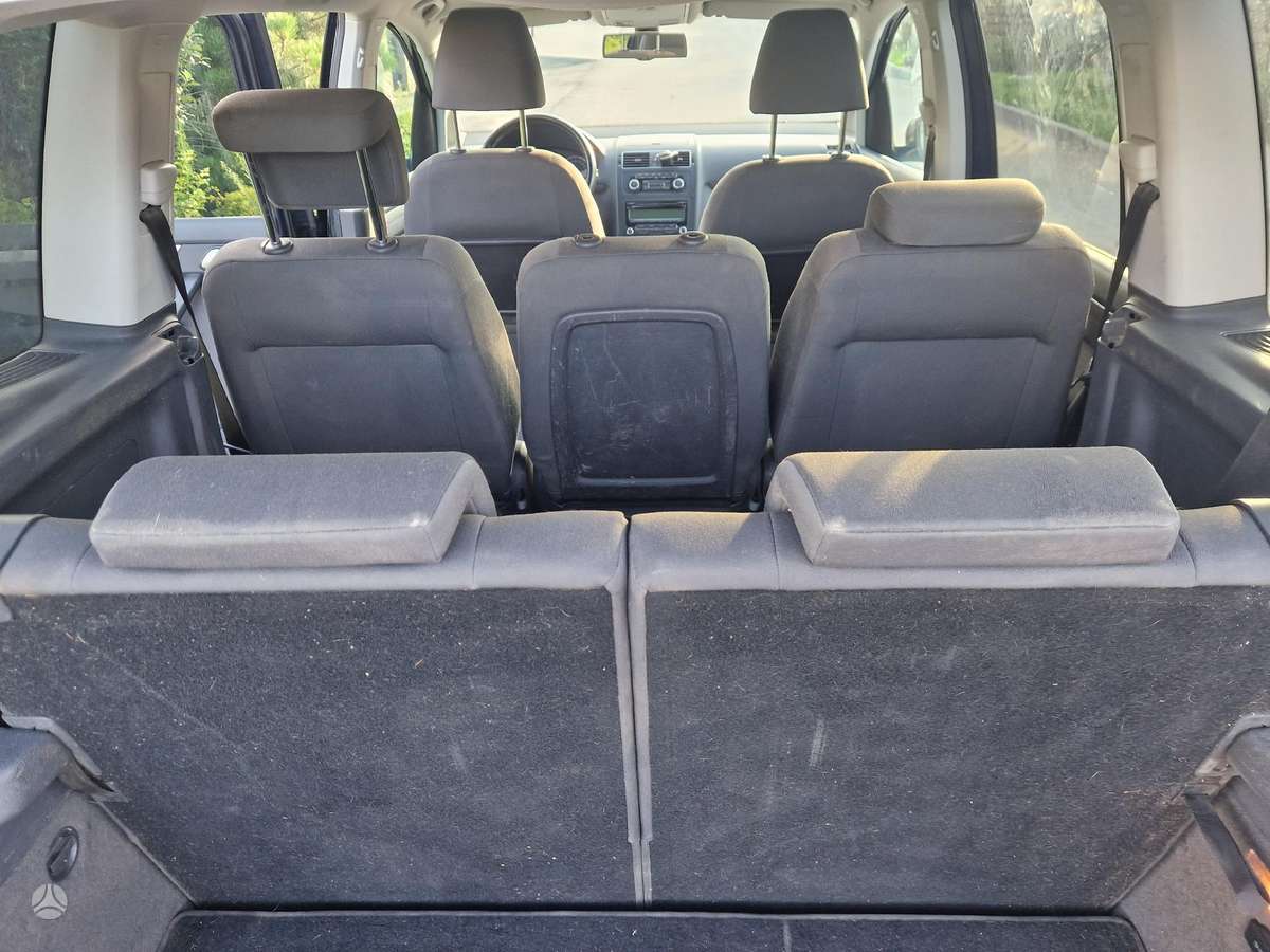 Volkswagen Touran - 11