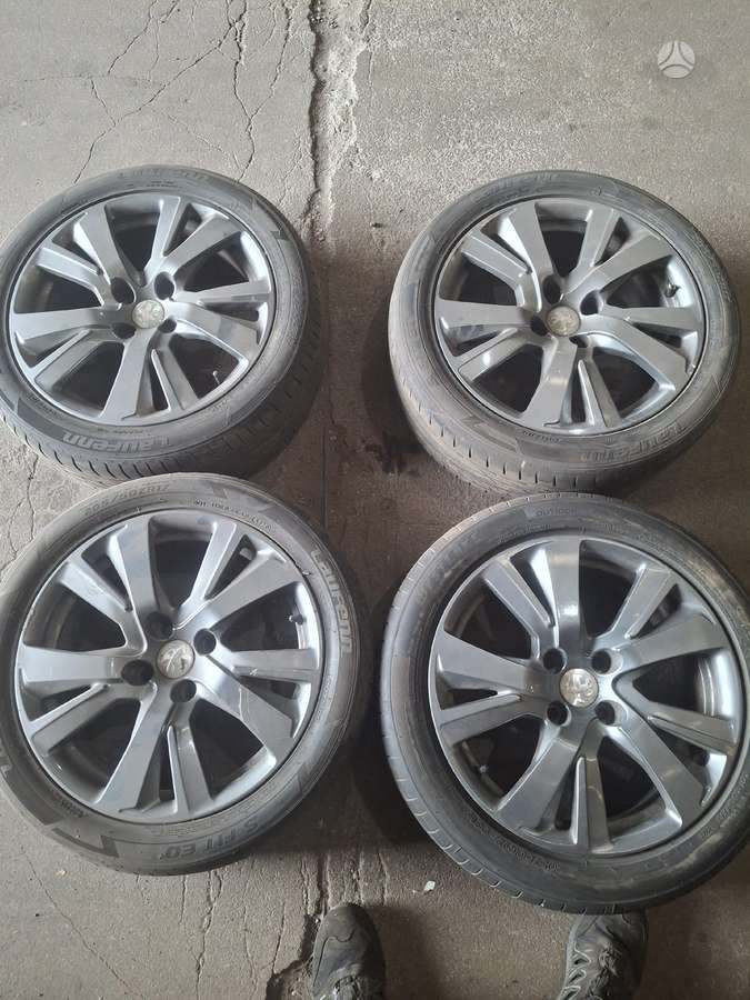 Peugeot, lengvojo lydinio, R17