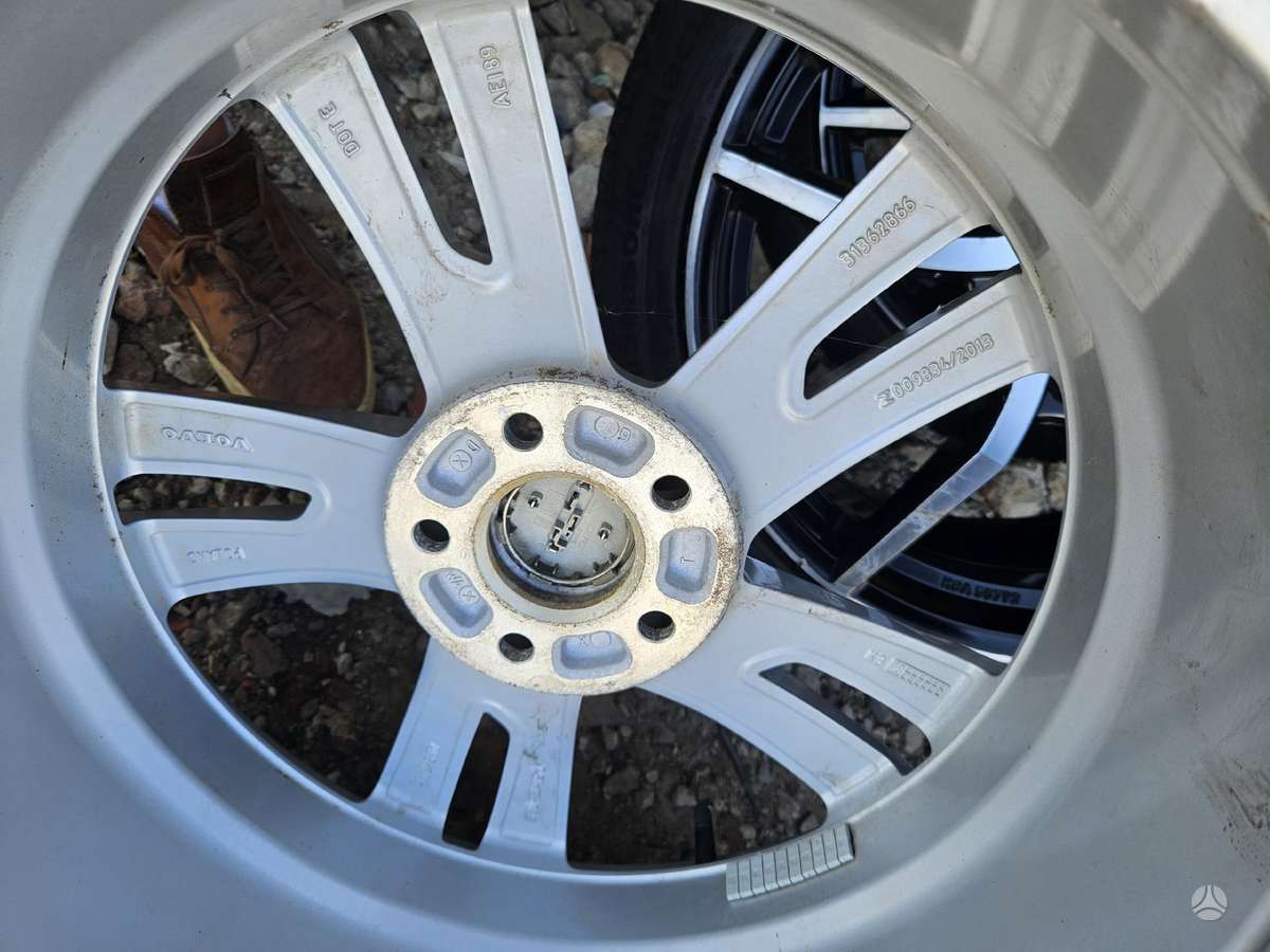 Volvo XC40, lengvojo lydinio, R18