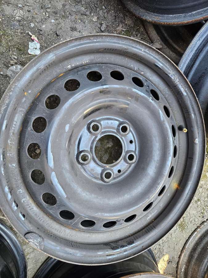 Nissan Leaf, tērauda apzīmogoti, R16