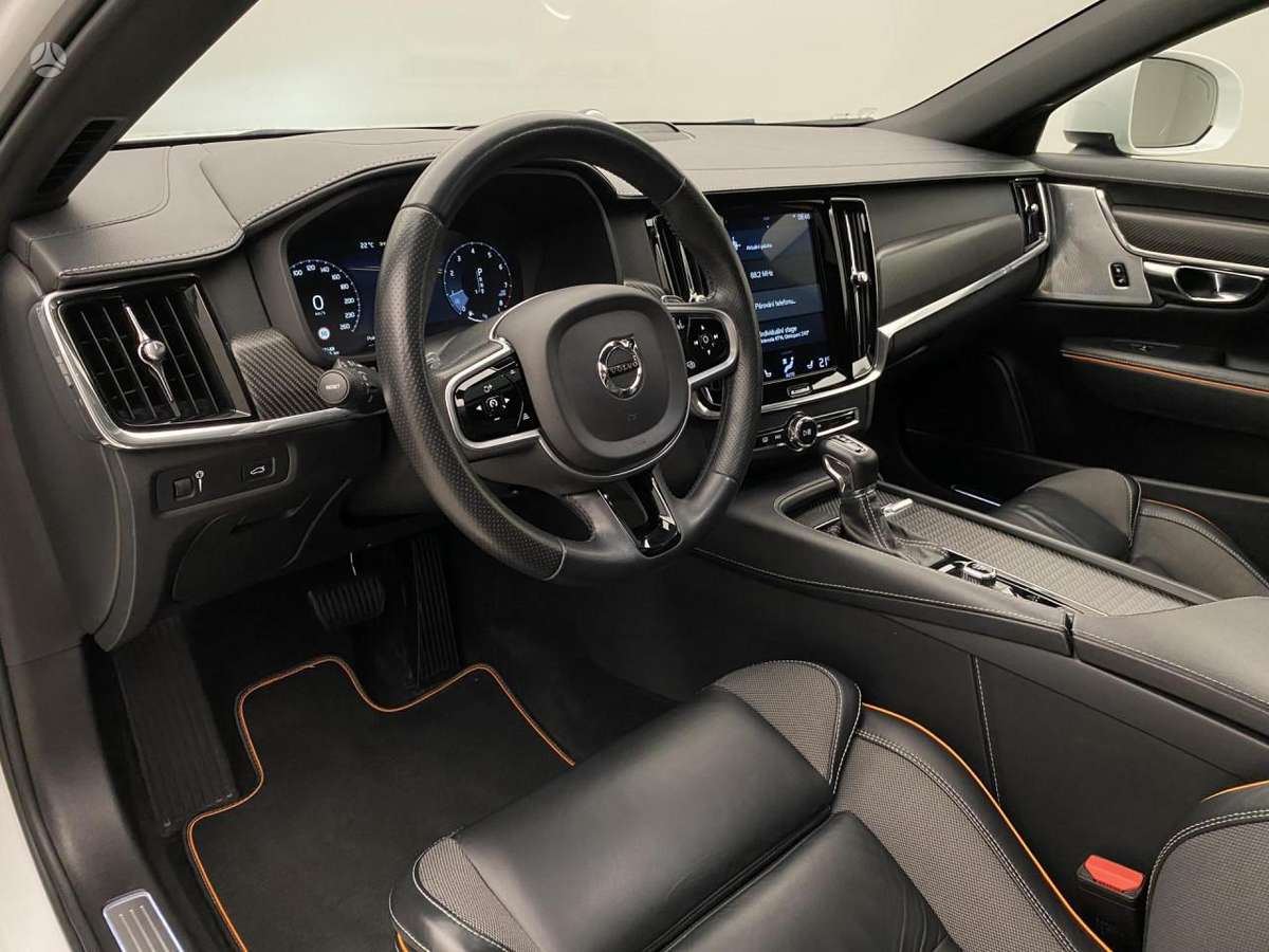 Volvo XC60, 2.0 l., off-road / crossover