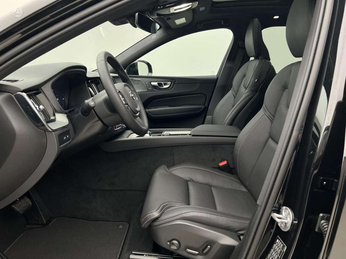 Volvo XC60, 2.0 l., off-road / crossover