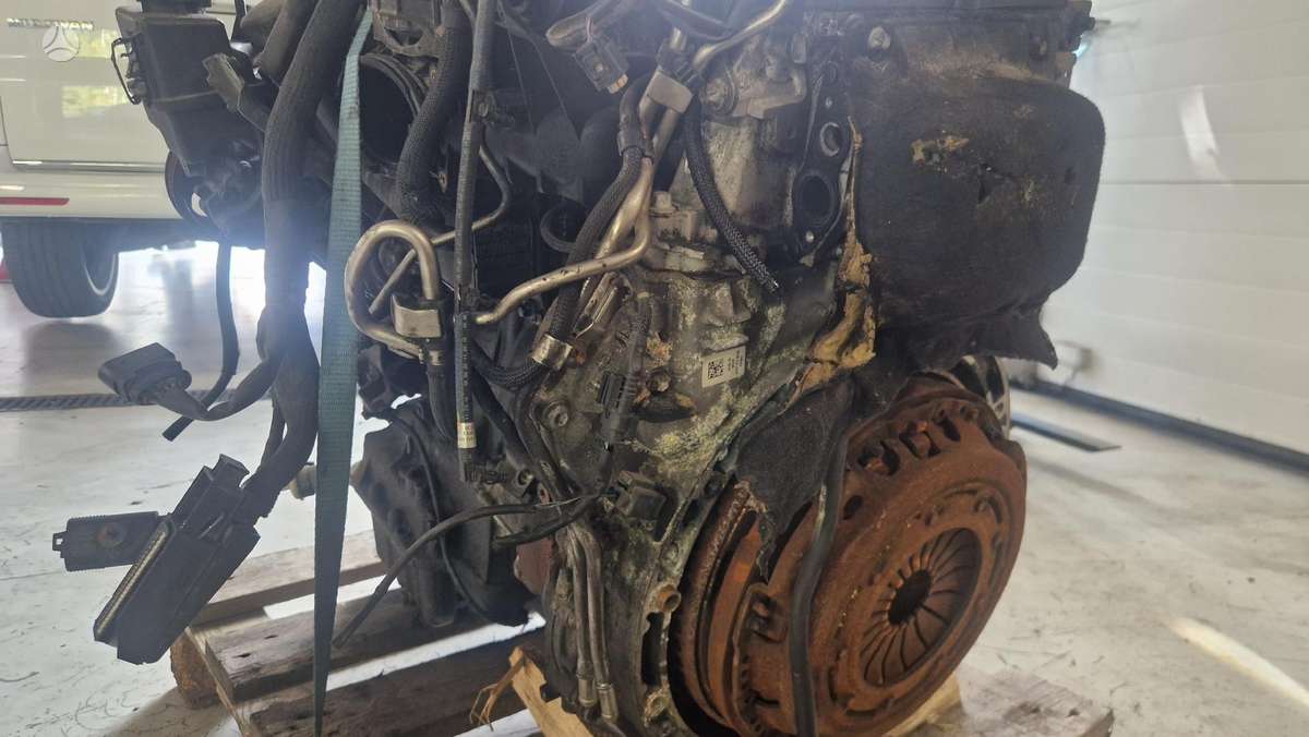Mercedes-Benz Sprinter engine