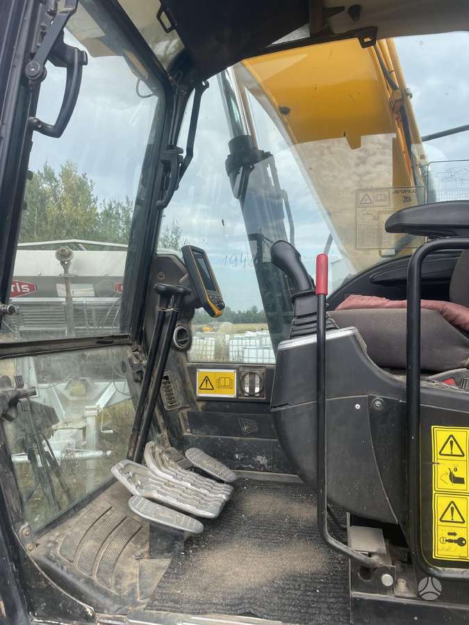 JCB JS131LC+, excavator
