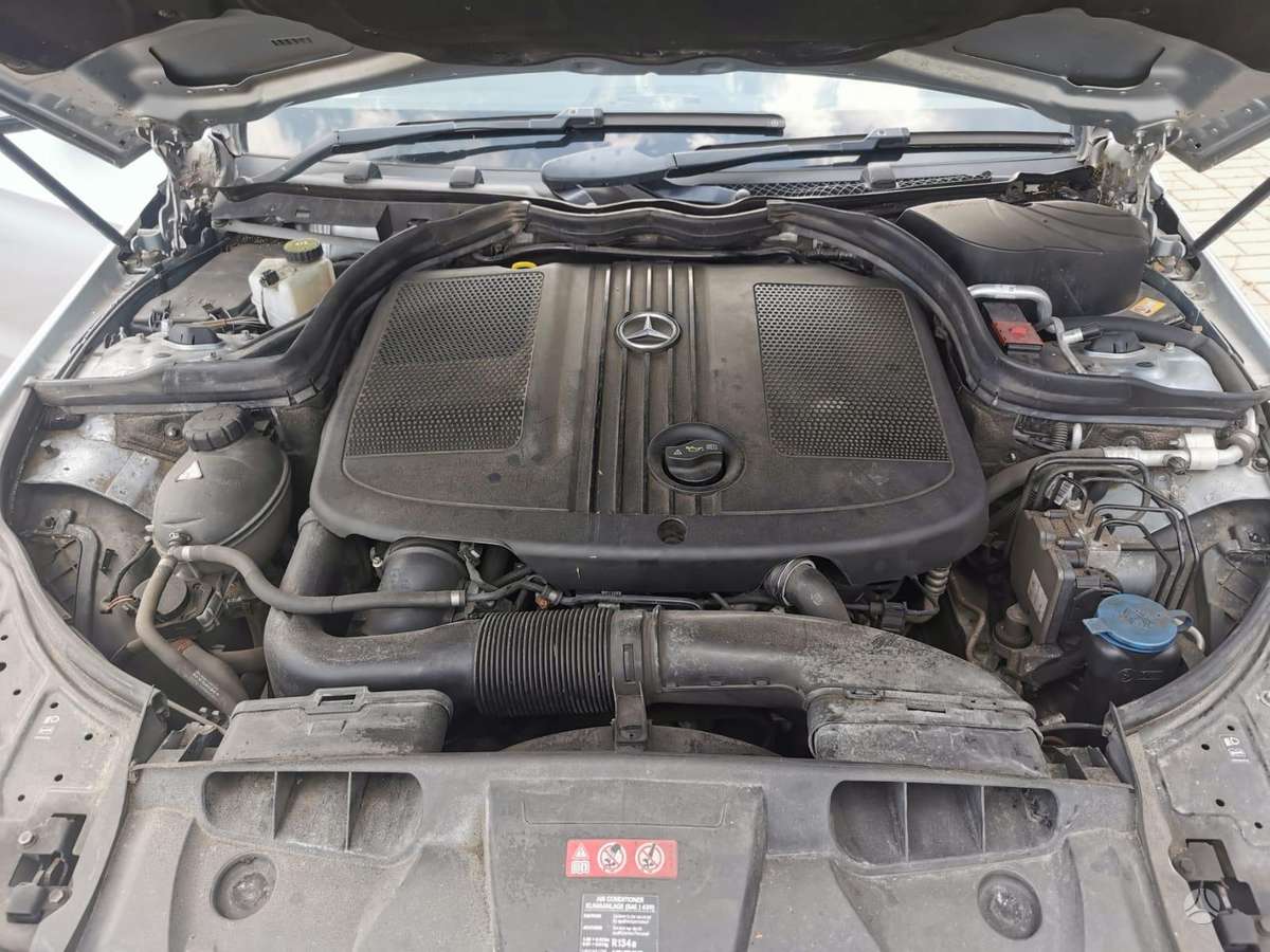 Mercedes-Benz E220 rezerves daļās