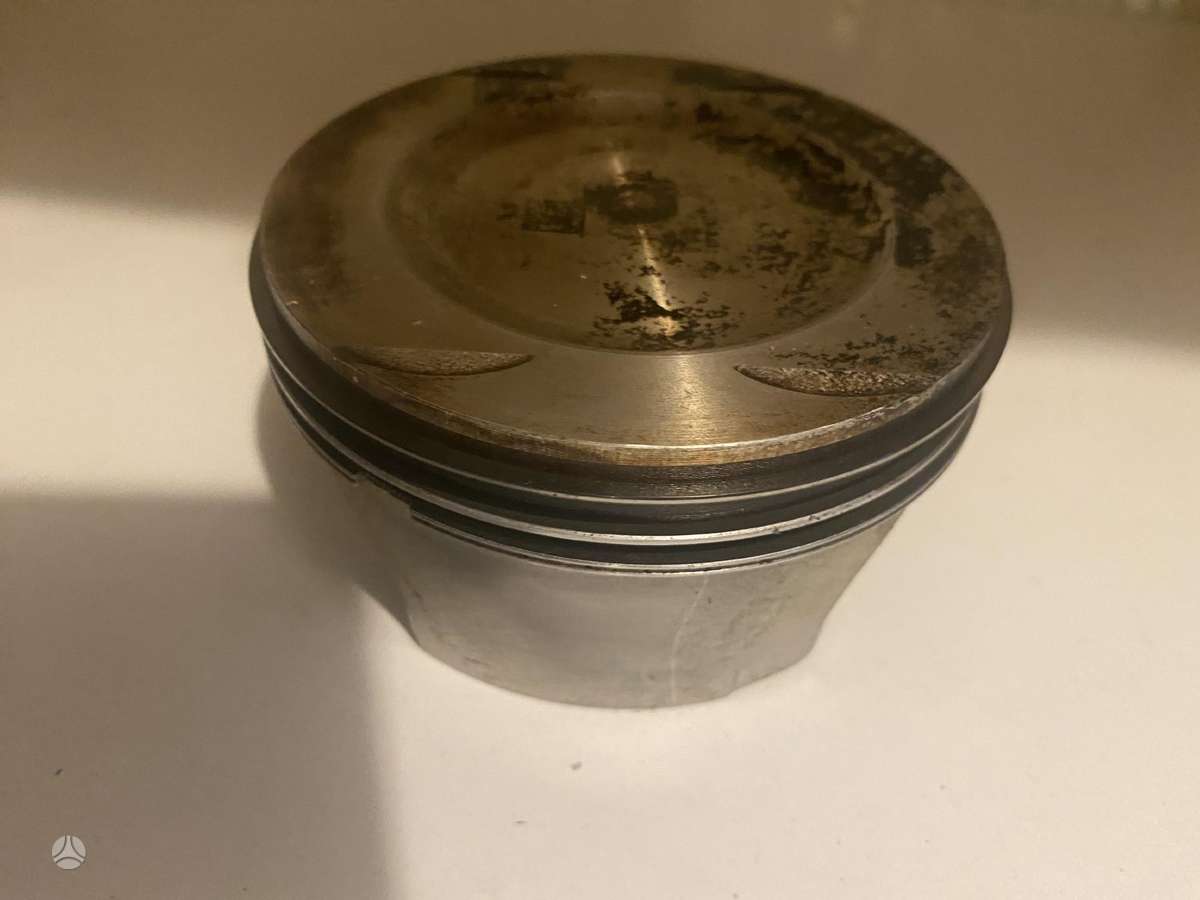 Mercedes-Benz E63 AMG, M157, pistons