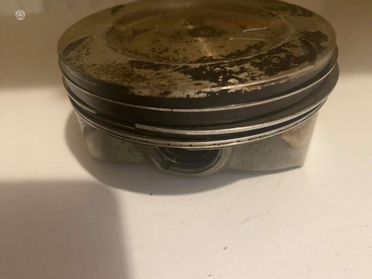 Mercedes-Benz E63 AMG, M157, pistons
