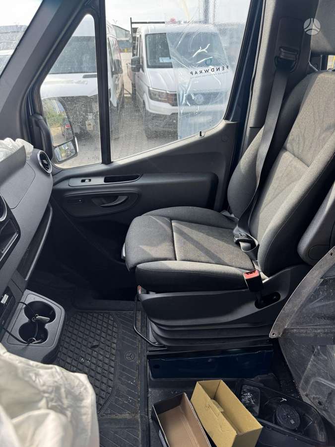 Mercedes-Benz Sprinter, cargo vans