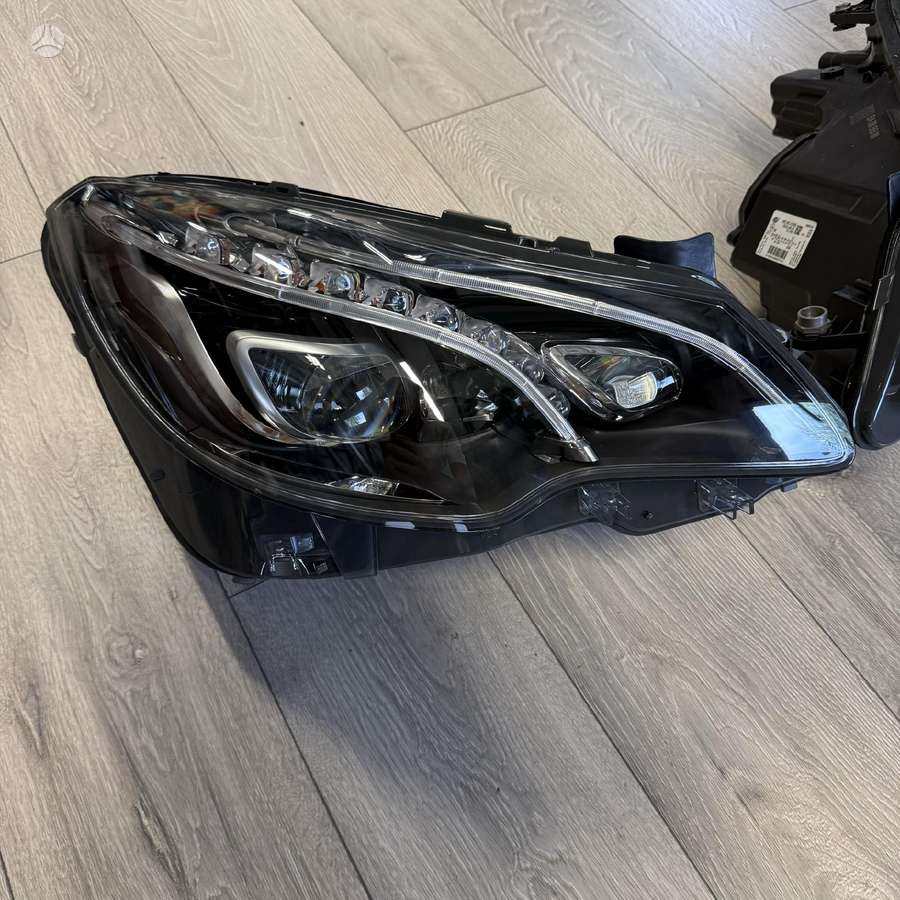 Mercedes-Benz E klasė lights