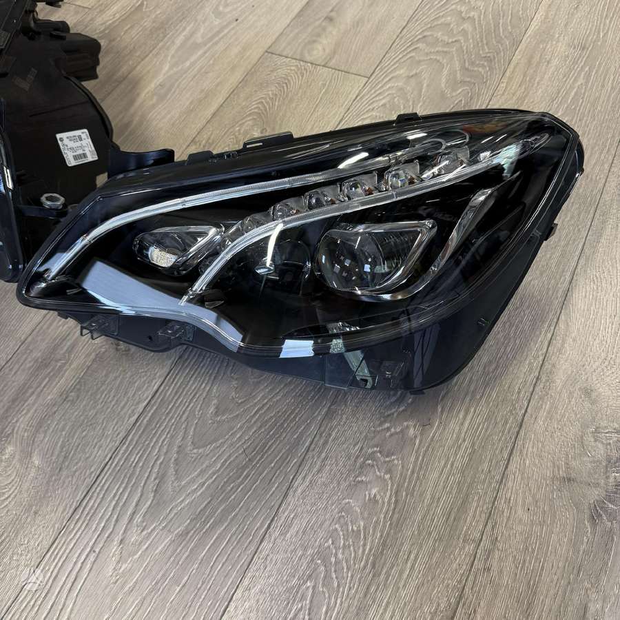 Mercedes-Benz E klasė lights