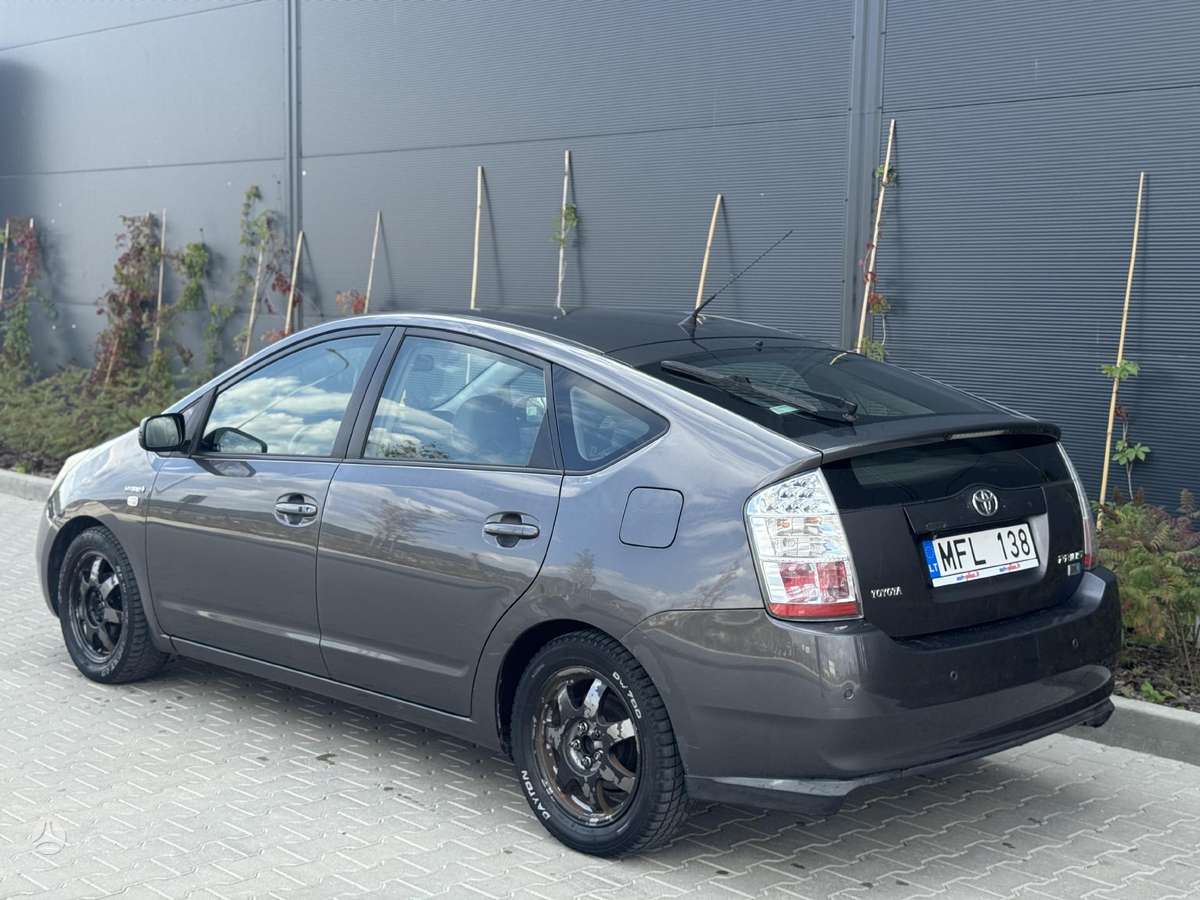 Toyota Prius - 3